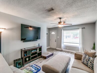 864 W Redbud Dr, Hurst, TX 76053 - photo 7