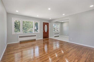 594 Fenworth Blvd, Franklin Square, NY 11010 - photo 3