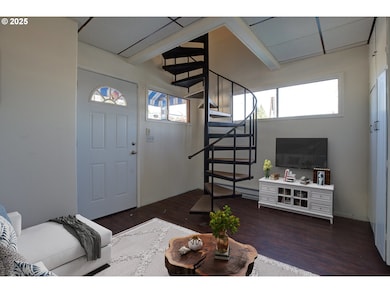 300 NE Tomahawk Island Dr unit E10, Portland, OR 97217 - photo 5