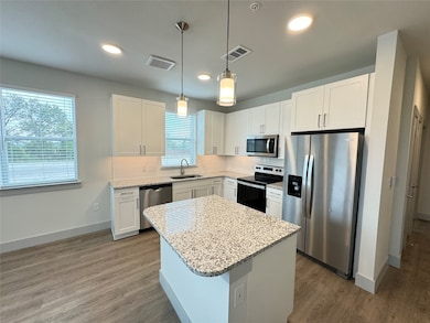 SHOW UNIT, LAYOUT MAY BE DIFFERENT