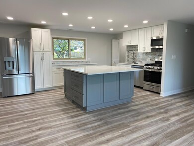 unlisted-address, Schaumburg, IL 60193 - photo 3