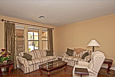 004_Living Room