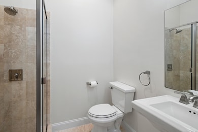 Full bath off of 1st floor room