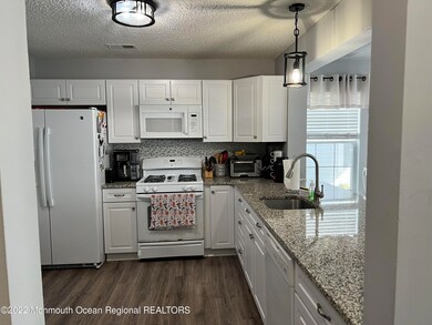 7 Madison Ct unit 89, Tinton Falls, NJ 07712 - photo 5