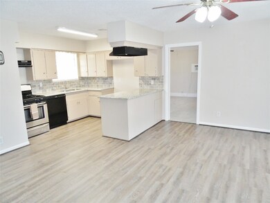 10315 Southport Dr, Houston, TX 77089 - photo 3