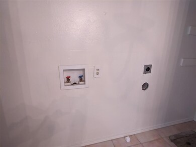 6922 Galemeadow Cir, Dallas, TX 75214 - photo 4