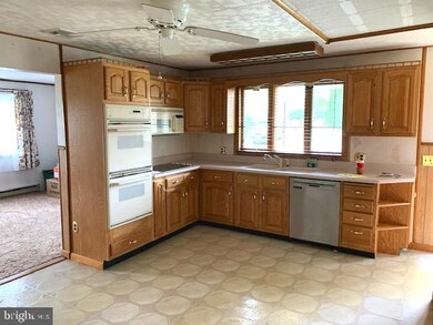 4356 Naylor Ln, Whitehall, PA 18052 - photo 3