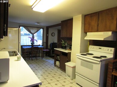 1697 Riverview St, Eugene, OR 97403 - photo 4