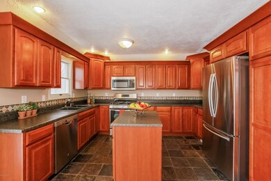 007-Kitchen-2370390-large