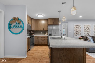 2810 Bittersweet Blvd, Columbus, IN 47203 - photo 4