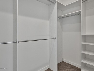 007_WALK-IN CLOSET