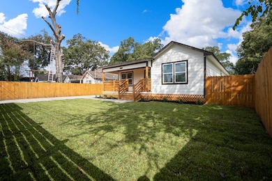 737 Apache St, Houston, TX 77022 - photo 5
