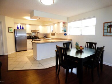 Eat in Kitchen Space /Breakfast Bar