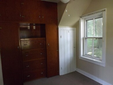 2121 E Pleasant St, Davenport, IA 52803 - photo 5