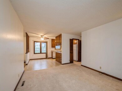 24 Clive Dr NW, Cedar Rapids, IA 52405 - photo 4