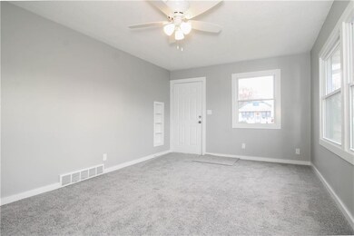 800 E 21st Ct, Des Moines, IA 50317 - photo 4