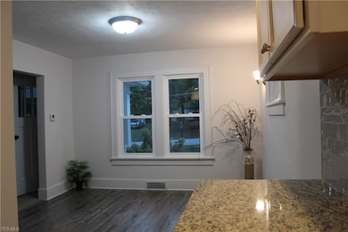 Newly remodeled eat-in kitchen