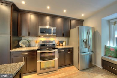 11804 Great Owl Cir, Reston, VA 20194 - photo 3