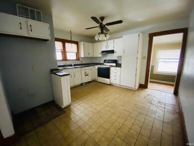 217 N Arjem St, Huntingburg, IN 47542 - photo 3