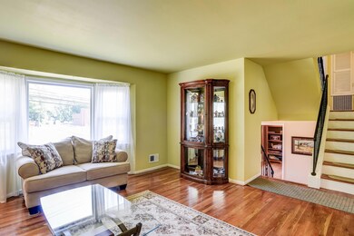 003_Living Room