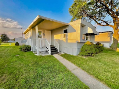 5294 Argyle Ct, Sterling Heights, MI 48310 - photo 2