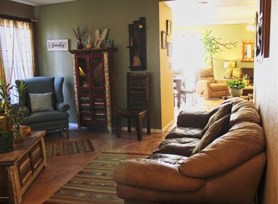 5_Living Room & Hallway to Kitchen