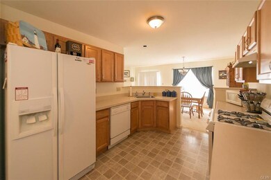 6858 Hunt Dr, Macungie, PA 18062 - photo 2