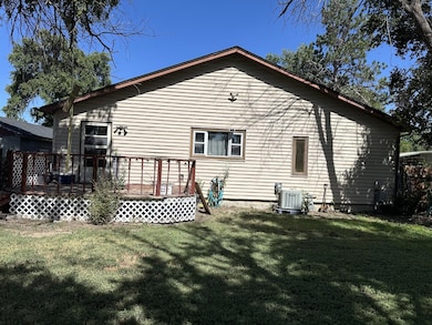 905 S Madison St, Hugoton, KS 67951 - photo 2