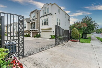 8302 Ginger Oak St, Houston, TX 77055 - photo 4