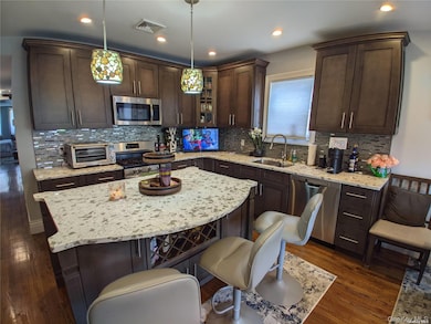 535 E Walnut St unit Main, Long Beach, NY 11561 - photo 3