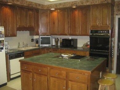 7318 Cresthill Dr, Knoxville, TN 37919 - photo 5