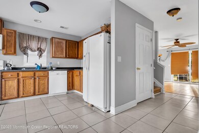 714 Leadership Ct unit 714, Toms River, NJ 08755 - photo 7