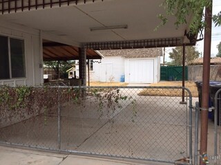 870 El Centro Ave, El Centro, CA 92243 - photo 2