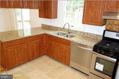 1135 Halesworth Dr, Potomac, MD 20854 - photo 5