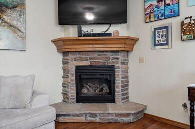 2414 W Summerset St-6