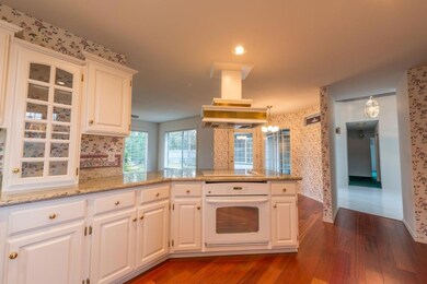 2406 Meadow Creek Dr, Medford, OR 97504 - photo 7