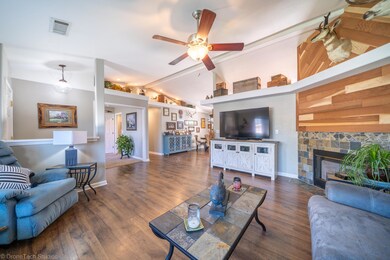 1942 Catherine Way-13