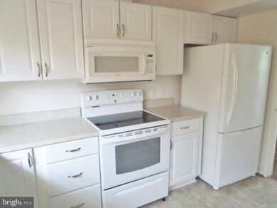 1763 Powder Horn Terrace, Woodbridge, VA 22191 - photo 4