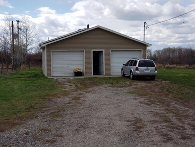 2-car garage with apartment at the rear.:  1 bedro