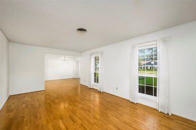 10031 Burgoyne Rd, Houston, TX 77042 - photo 5