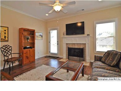 Keeping room off the kitchen, nice and spacious ov