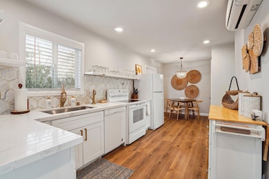 28-web-or-mls-Border Ave-010