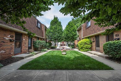 1839 Willoway Circle N Courtyard