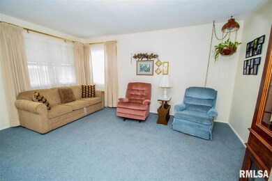 7302 Pacific St, Davenport, IA 52806 - photo 2