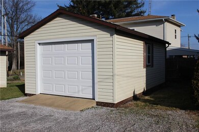 Detached Workshop/Garage