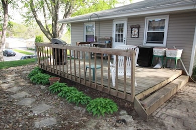 1648 10th St NW, Cedar Rapids, IA 52405 - photo 3