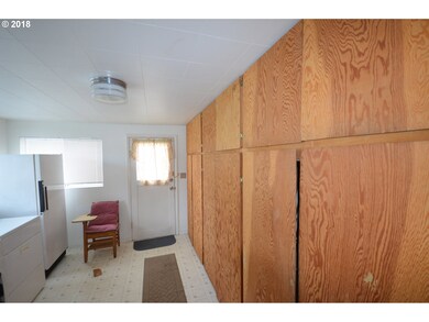 611 W 8th St, the Dalles, OR 97058 - photo 5