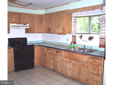 6416 Lewisville Ave, Bensalem, PA 19020 - photo 7