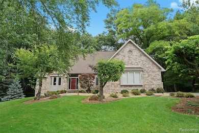 7837 Partridge Hill Dr, Brighton, MI 48116 - photo 2