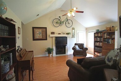 1714 Windsor Dr, Gainesville, TX 76240 - photo 2